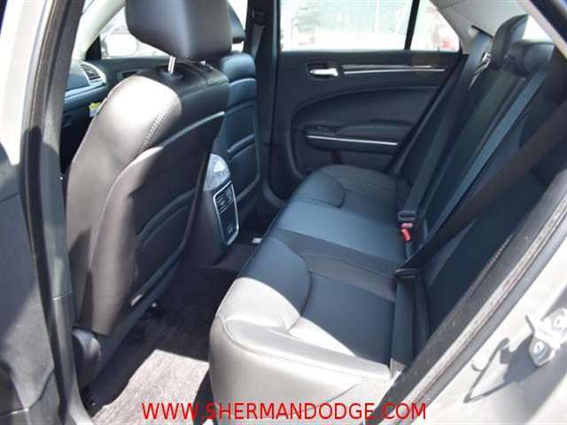 Chrysler 300 2017 photo 9